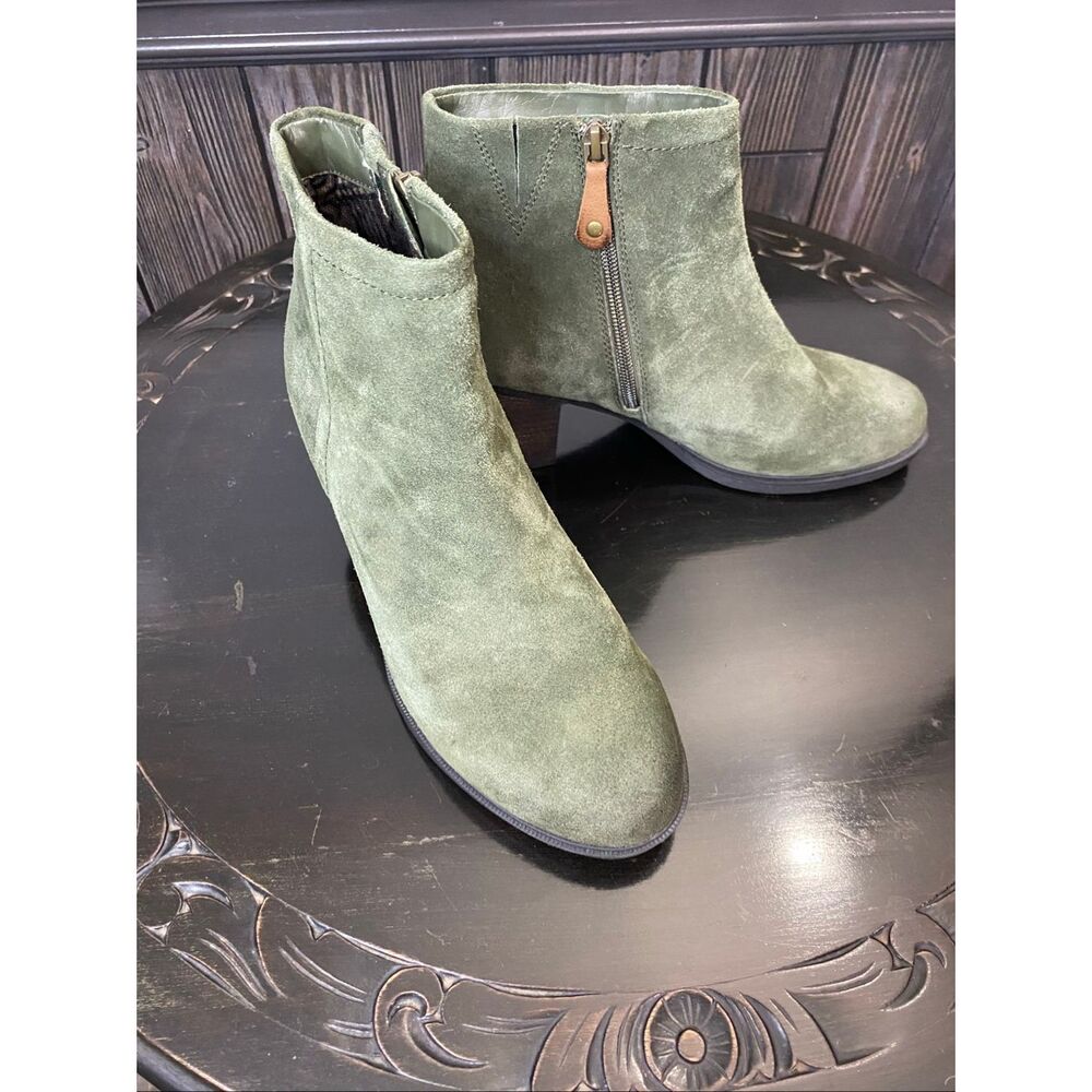 9 1/2, Rockport Cobb Hill ankle boots in green suede. Purchased but never worn.